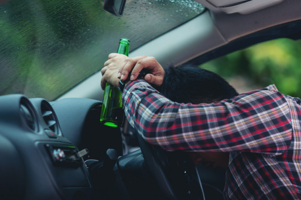 Man holds a beer bottle