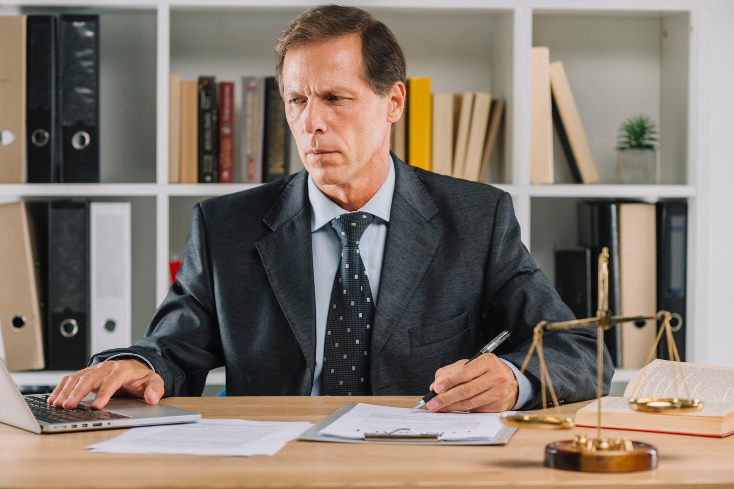 Do Contract Lawyers Go to Court – Explained